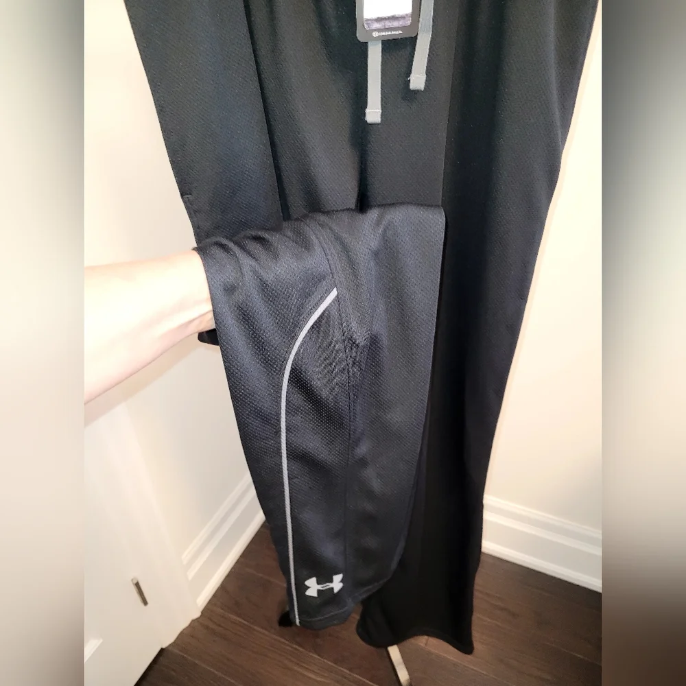 Under Armour Black Sweatpants - Picture 6 of 8